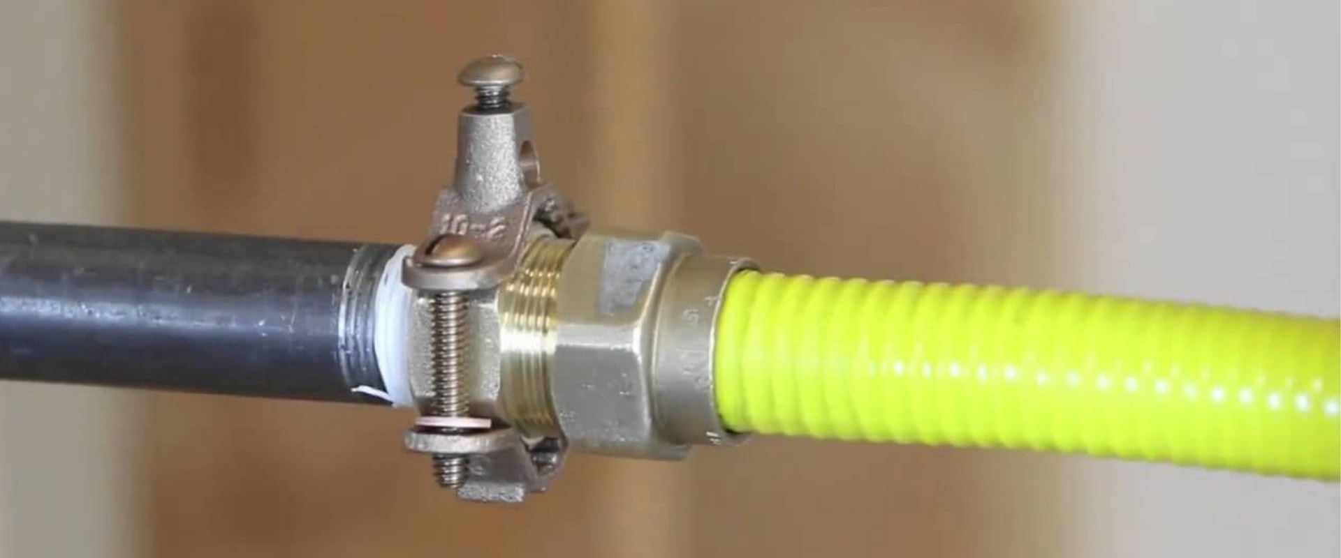 What color pipe is a gas line?